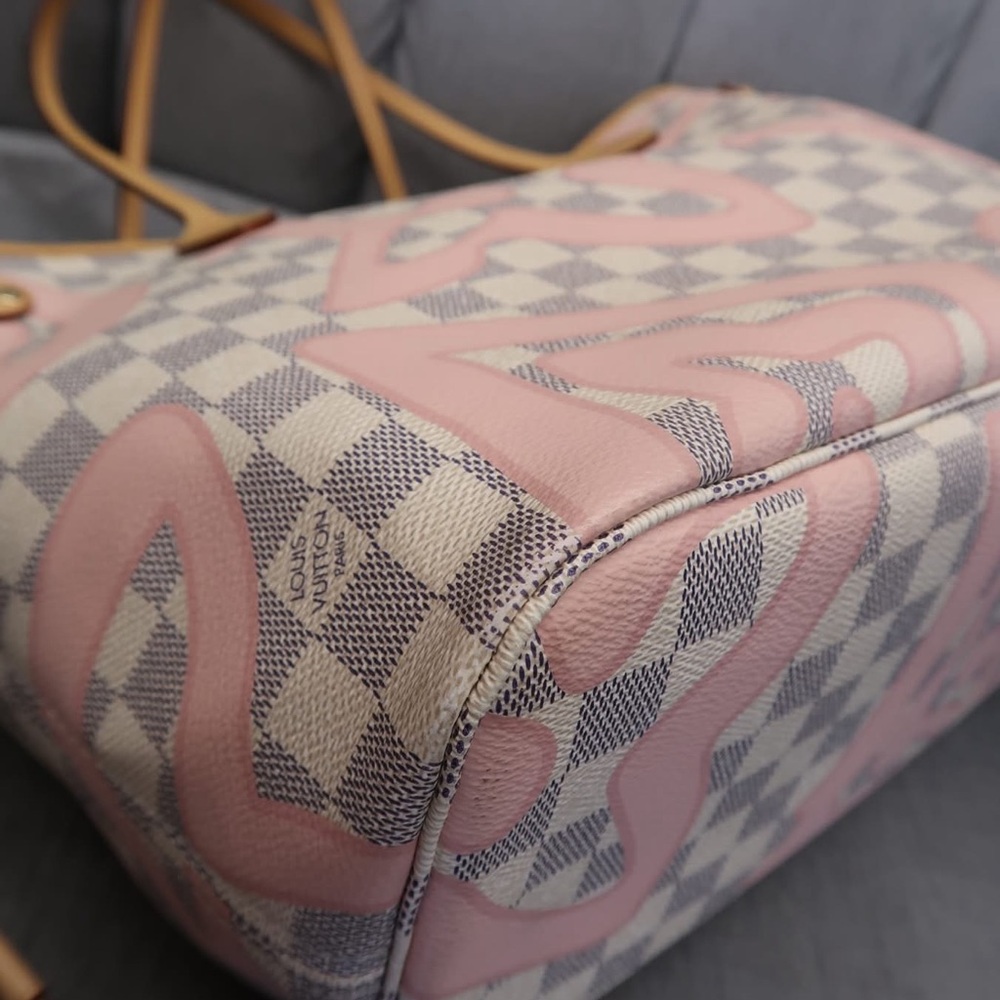 ❌SOLD❌Louis Vuitton Pink and White Tote - Picture 7 of 13